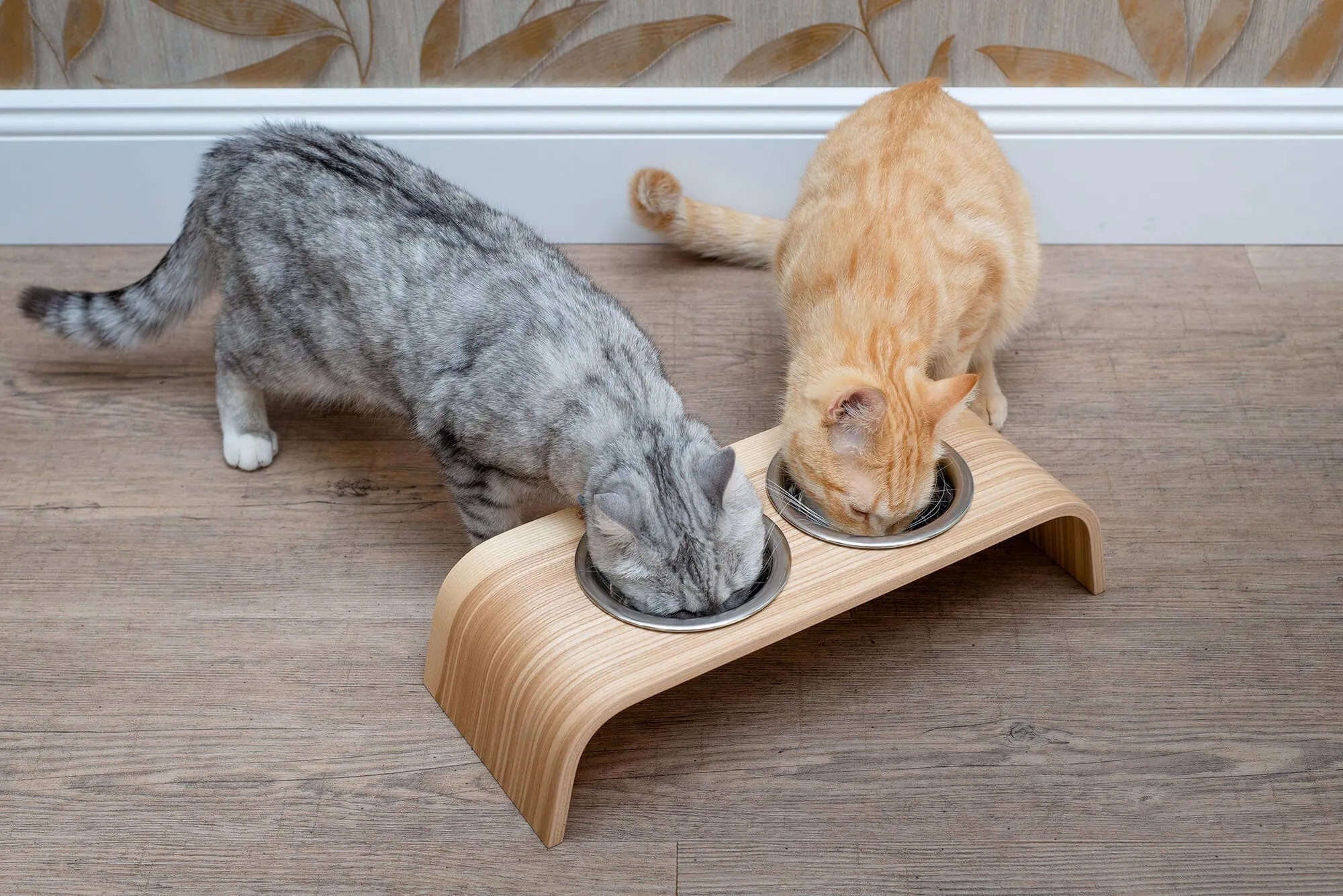 ValiaiDesign - Wooden Elevated Stand for cats and dogs