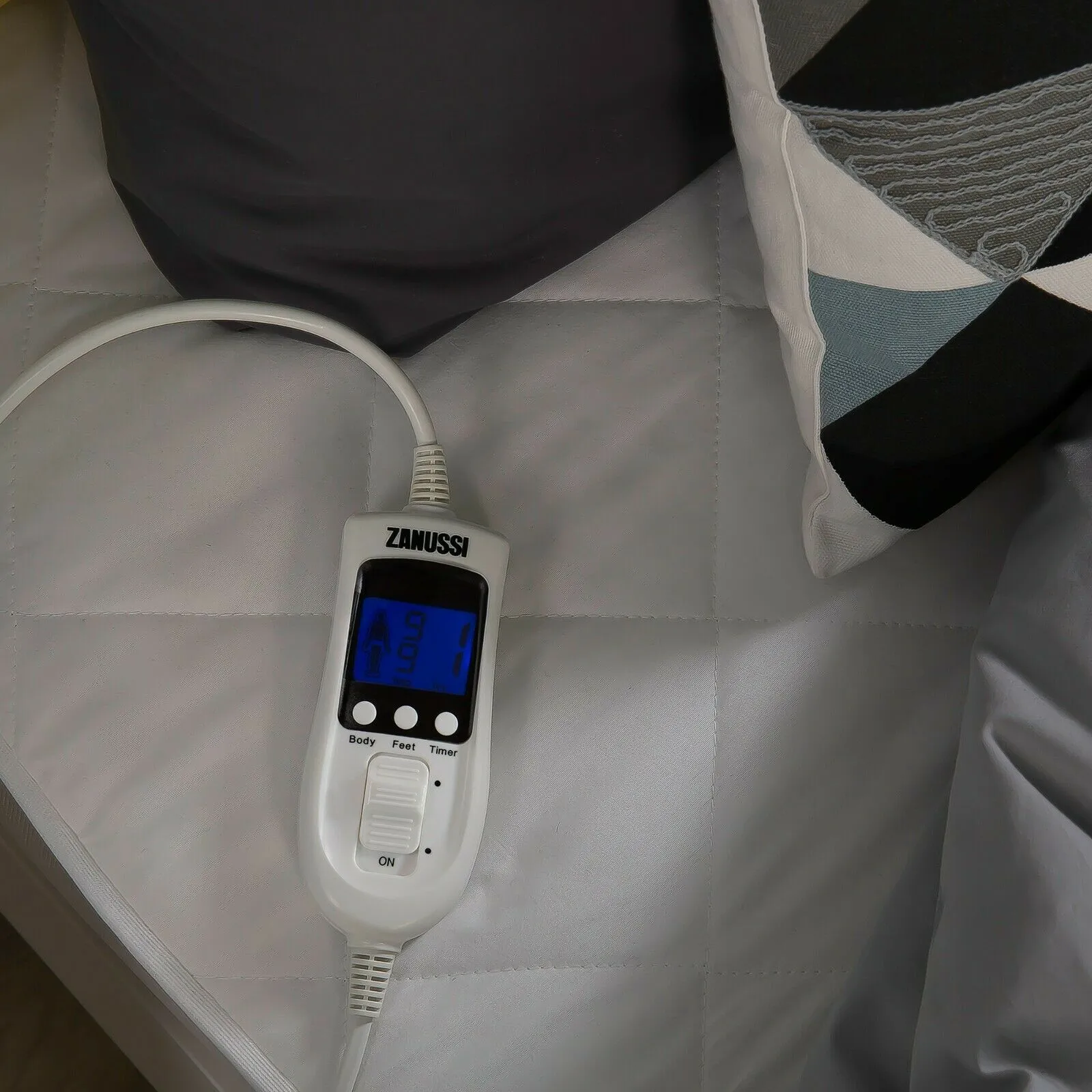 Zanussi Single Electric Heated Blanket with 9 Heat Settings and Timer - EX DEMO MODEL